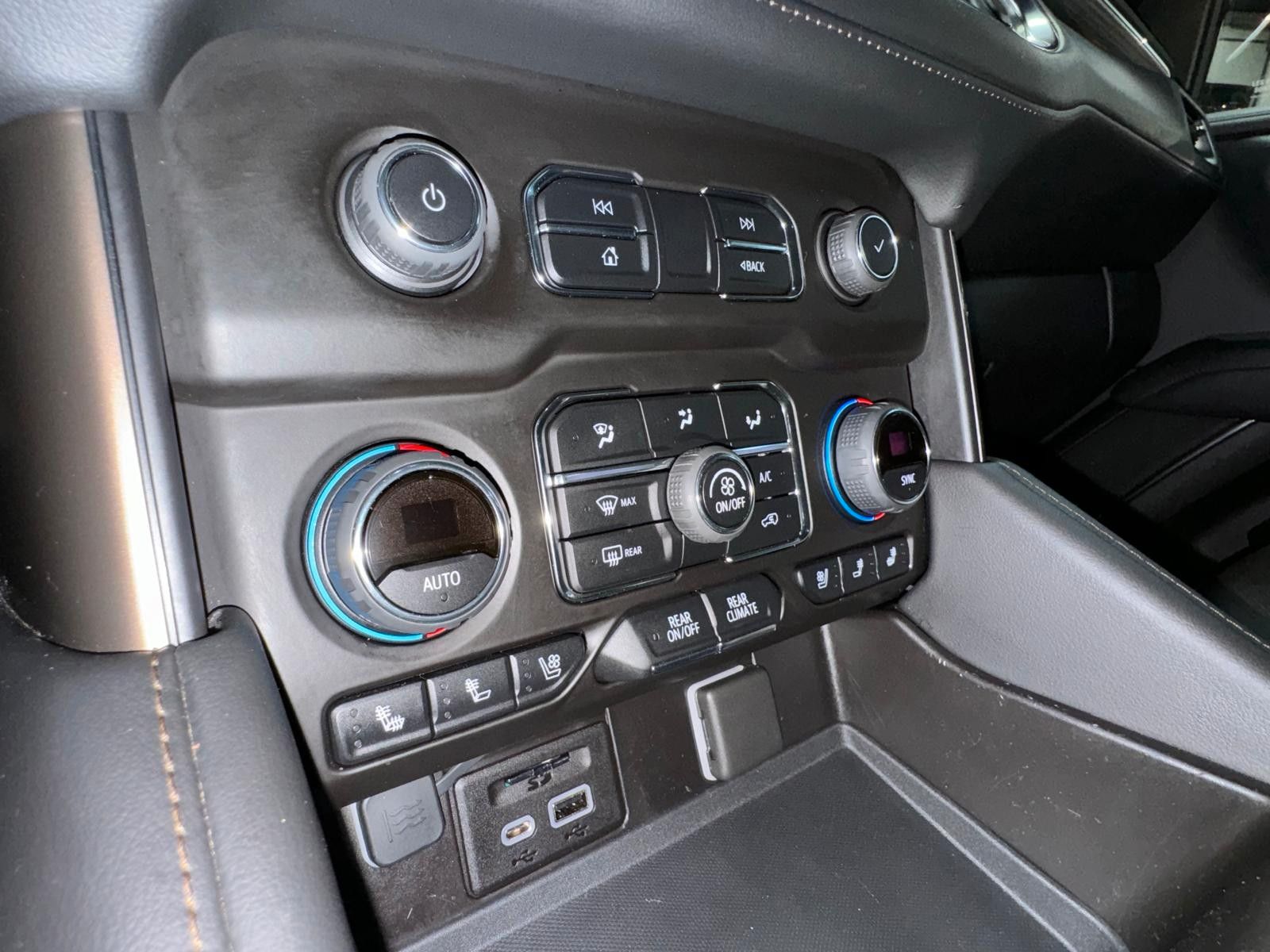 Fahrzeugabbildung Chevrolet TAHOE 6.2 ECOTEC HIGH COUNTRY 4x4-HUD-PANO