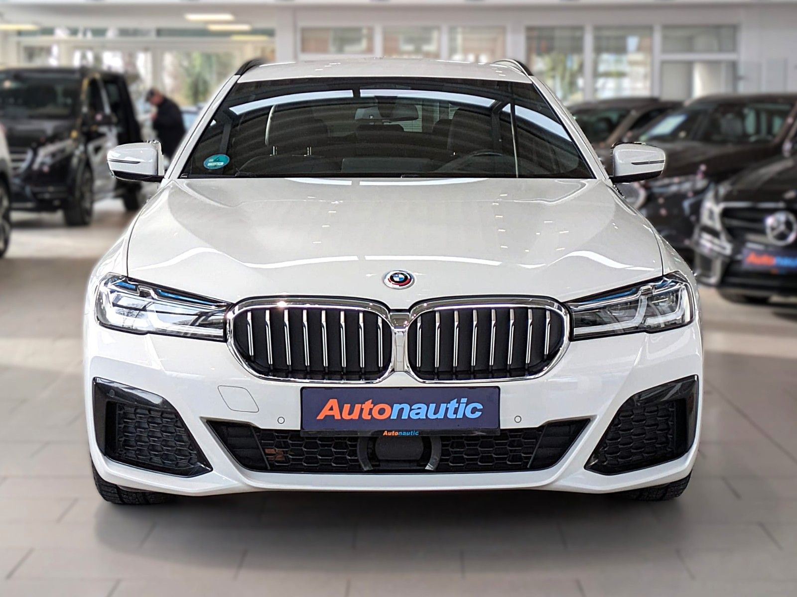 Fahrzeugabbildung BMW 530e M SPORT VIRTUAL HUD NAVI LASER LEDER AHK