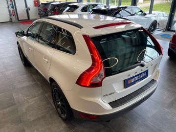 Volvo XC 60  Momentum AWD *AHK*NAVI*TEMPOMAT*ALLRAD*