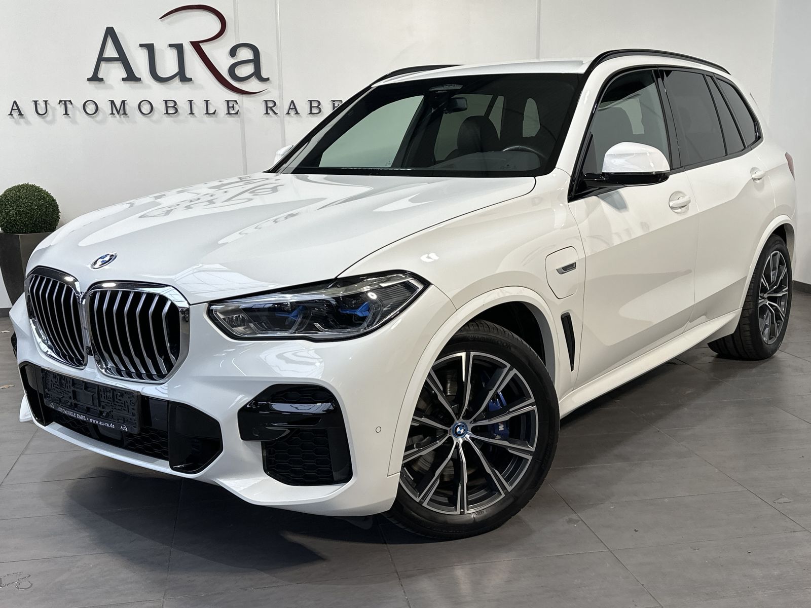 Fahrzeugabbildung BMW X5 xDrive45e M-Sport NAV+LASER+AHK+360°+HUD+H&K