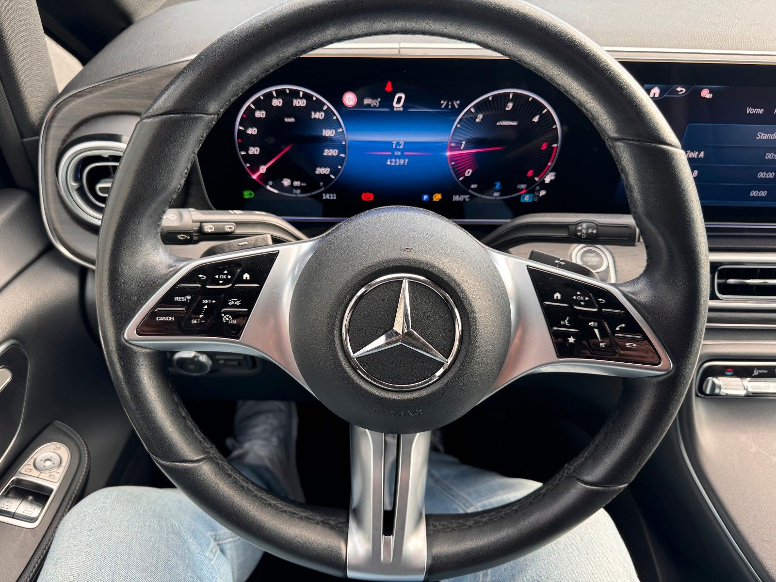 Fahrzeugabbildung Mercedes-Benz V 300 d AVANTGARDE Extral DISTRONIC 360Kamera