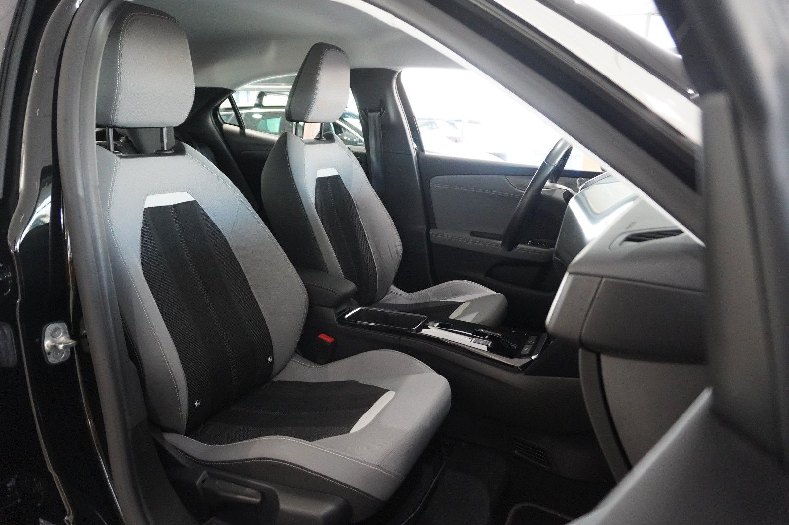Fahrzeugabbildung Opel Mokka-e ELEGANCE 3-PHASIG NAVI/LED/KAMERA/DAB+