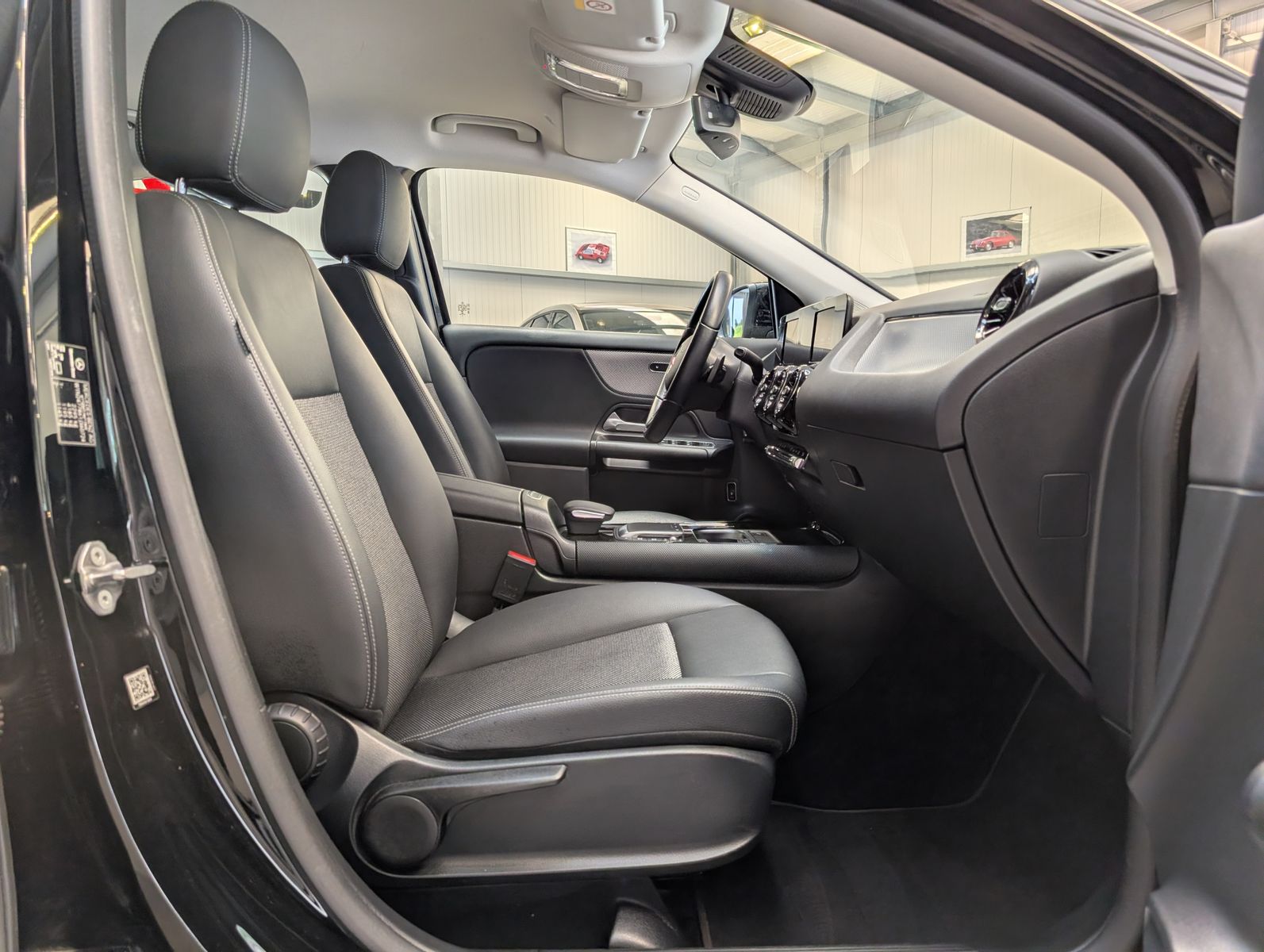 Fahrzeugabbildung Mercedes-Benz GLA 250 e EQ LED*NAVI*CARPLAY*SPURH.*PARKASSIST*
