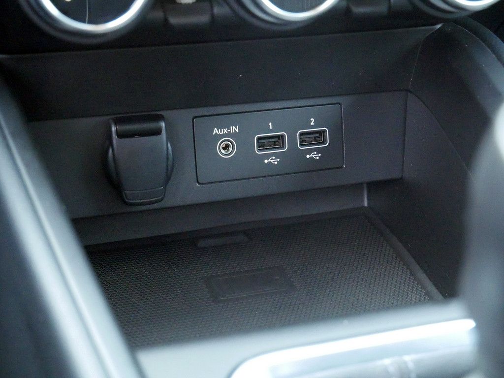 Fahrzeugabbildung Renault Clio Intens TCe 90 KLIMA KEYLESS PDC KAMERA LED