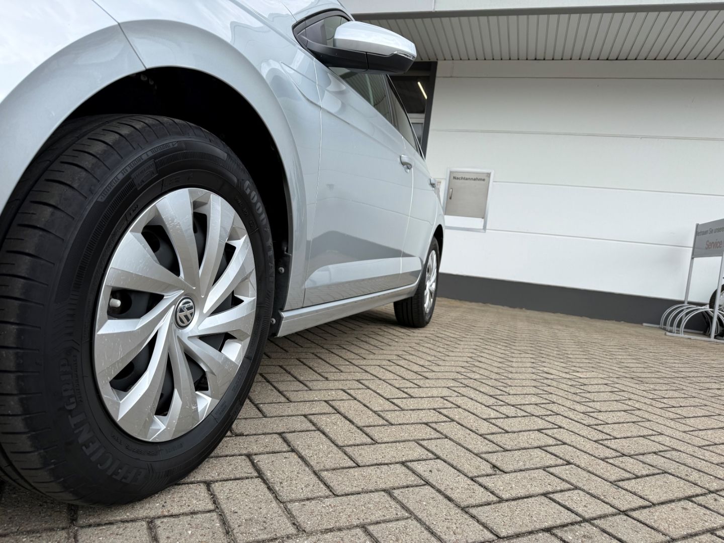 Fahrzeugabbildung Volkswagen Polo VI Comfortline Navi Kurv ACC WLAN DAB SHZ T