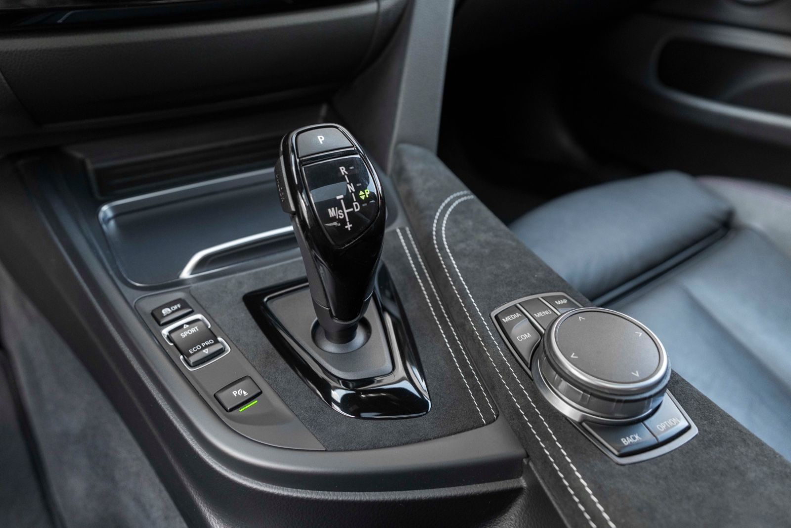 Fahrzeugabbildung BMW 440I GC M-PERFORMANCE HUD H&K LED KAM CARPLAY