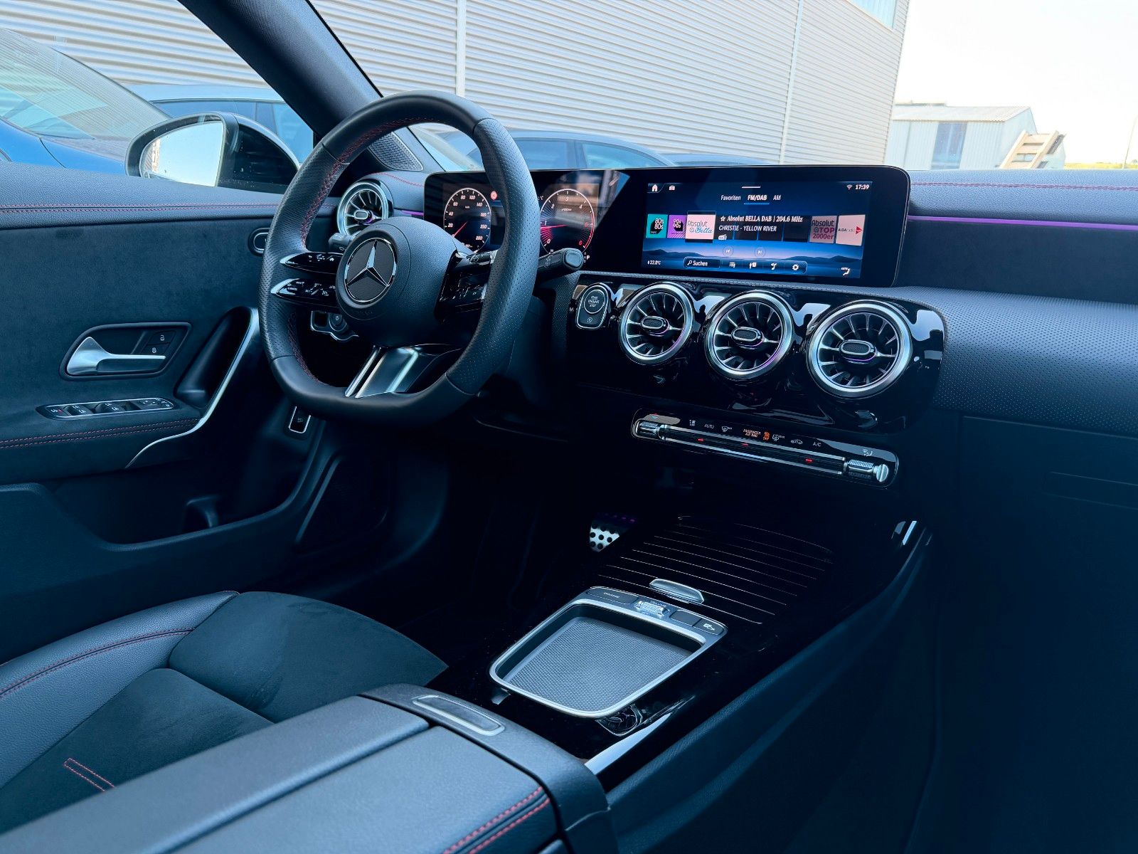 Fahrzeugabbildung Mercedes-Benz CLA 220d SB AMG+Pano+Distr+AHK+Night+Ambiente