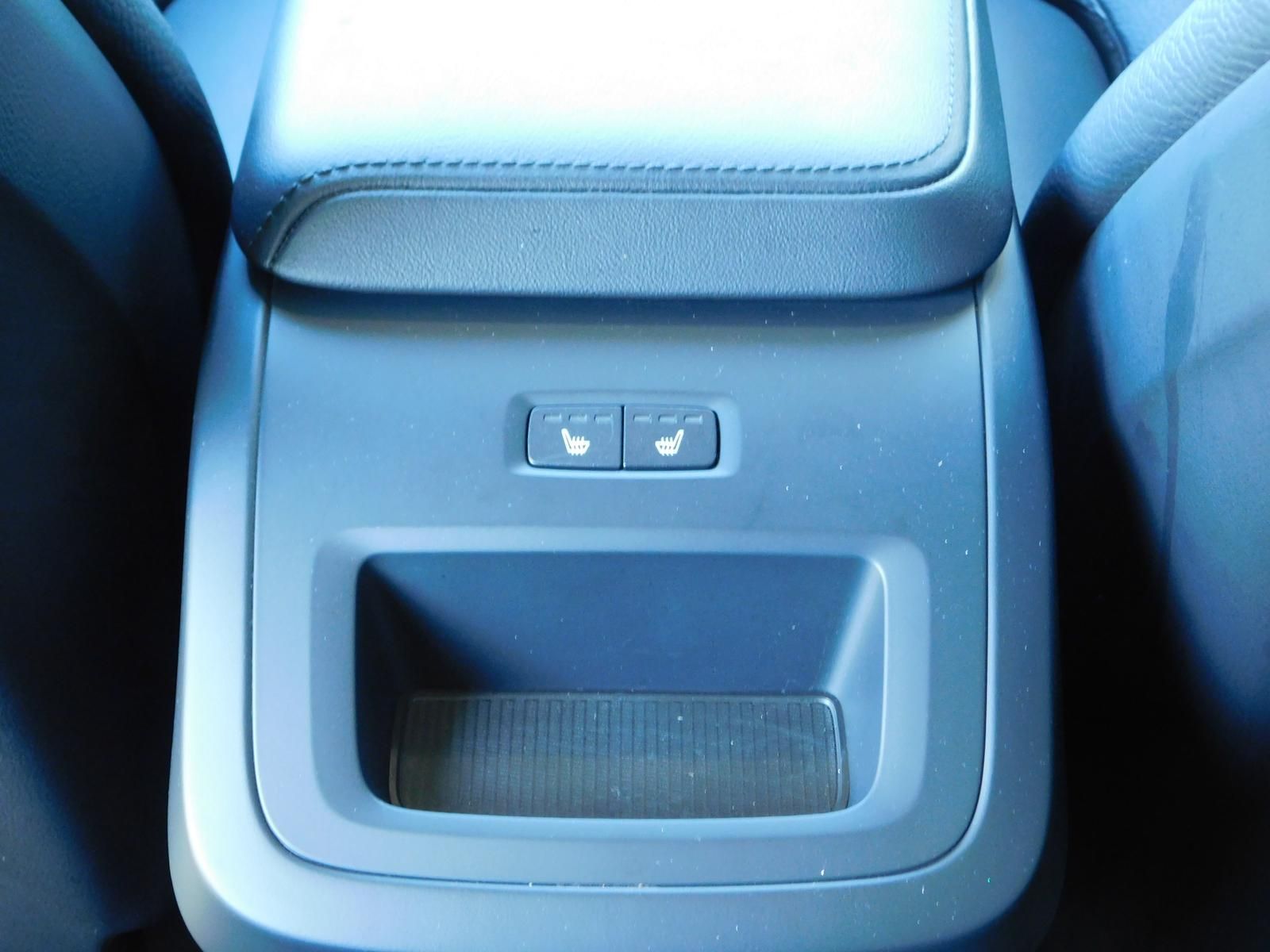 Fahrzeugabbildung Volvo XC60 B4 D AWD Plus Dark