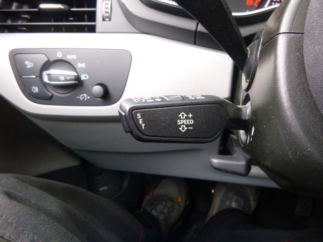 Fahrzeugabbildung Audi A4 Avant 35 TFSI basis>AUT/NAV/LEDER/TEMP/PDC<