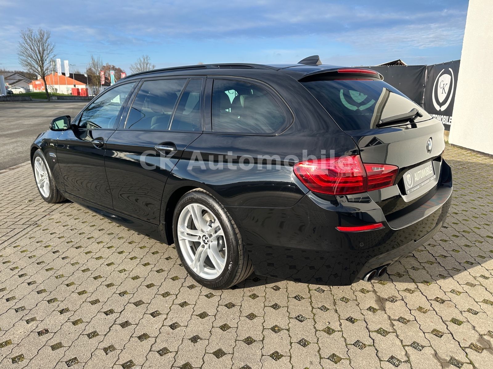 Fahrzeugabbildung BMW 520d Touring M-Sport/Shadow-Line/Navi/Pano/Kam.