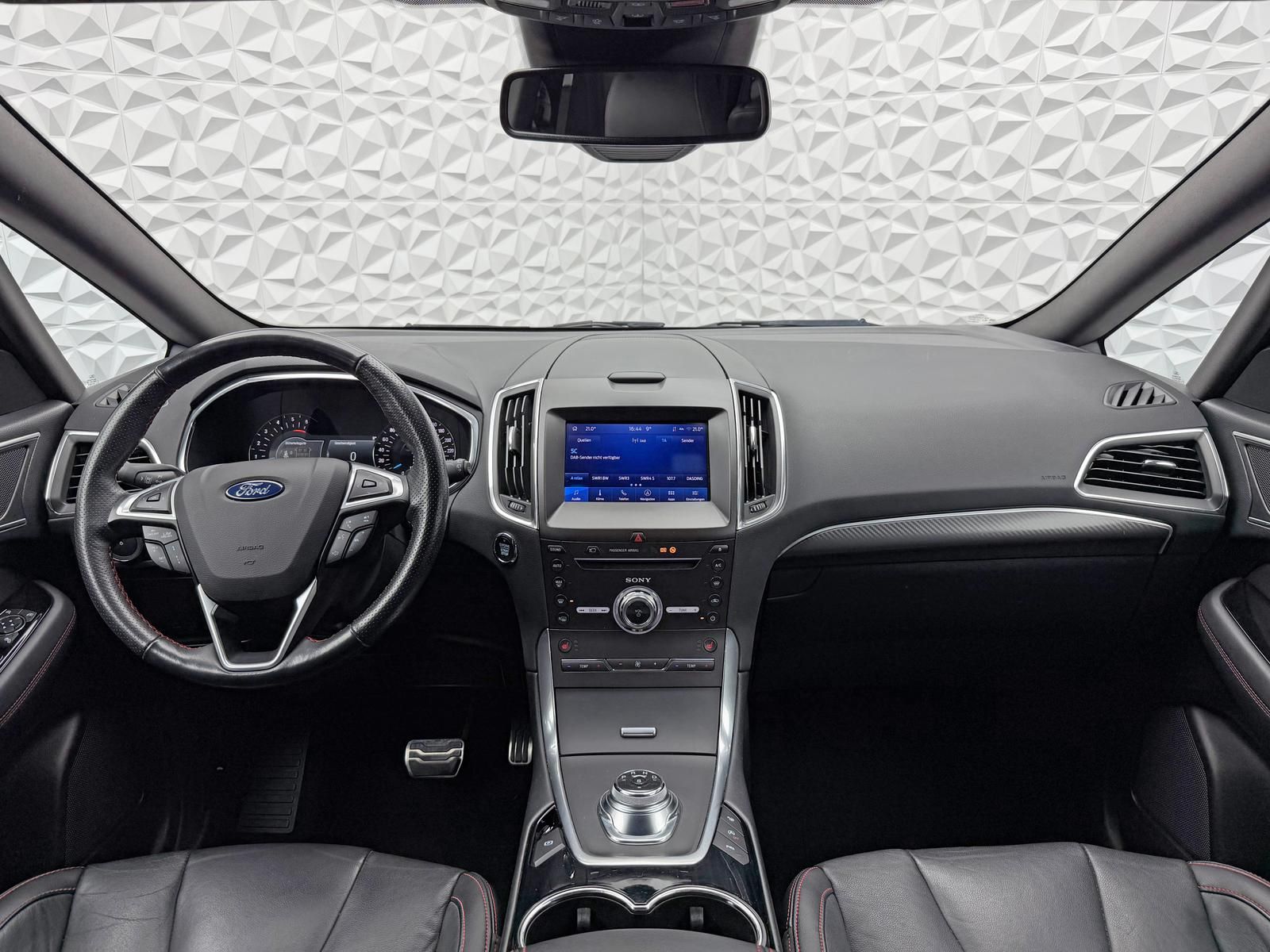 Fahrzeugabbildung Ford S-MAX ST-LINE 2.0 AWD 4x4/7-SITZER/ACC/AHK/R-CAM