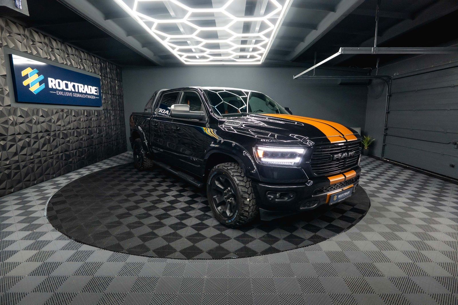 Fahrzeugabbildung Dodge RAM 5.7 V8 HEMI 4x4 OFFROAD Night-Paket *LED*19%