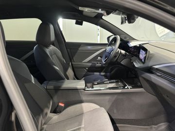 Fotografie 6 des Opel Astra Sports Tourer 1.5 D Automatik GS