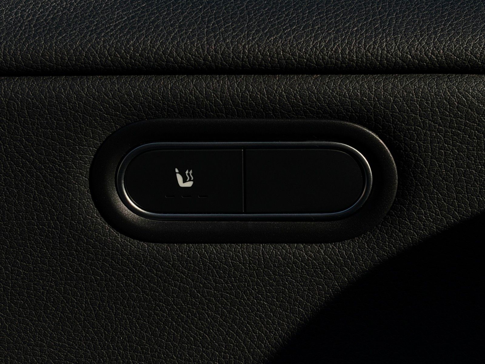 Fahrzeugabbildung Mercedes-Benz CLA 180 SB SHZ LKA MBUX CarPlay TEMP KLIMA Navi