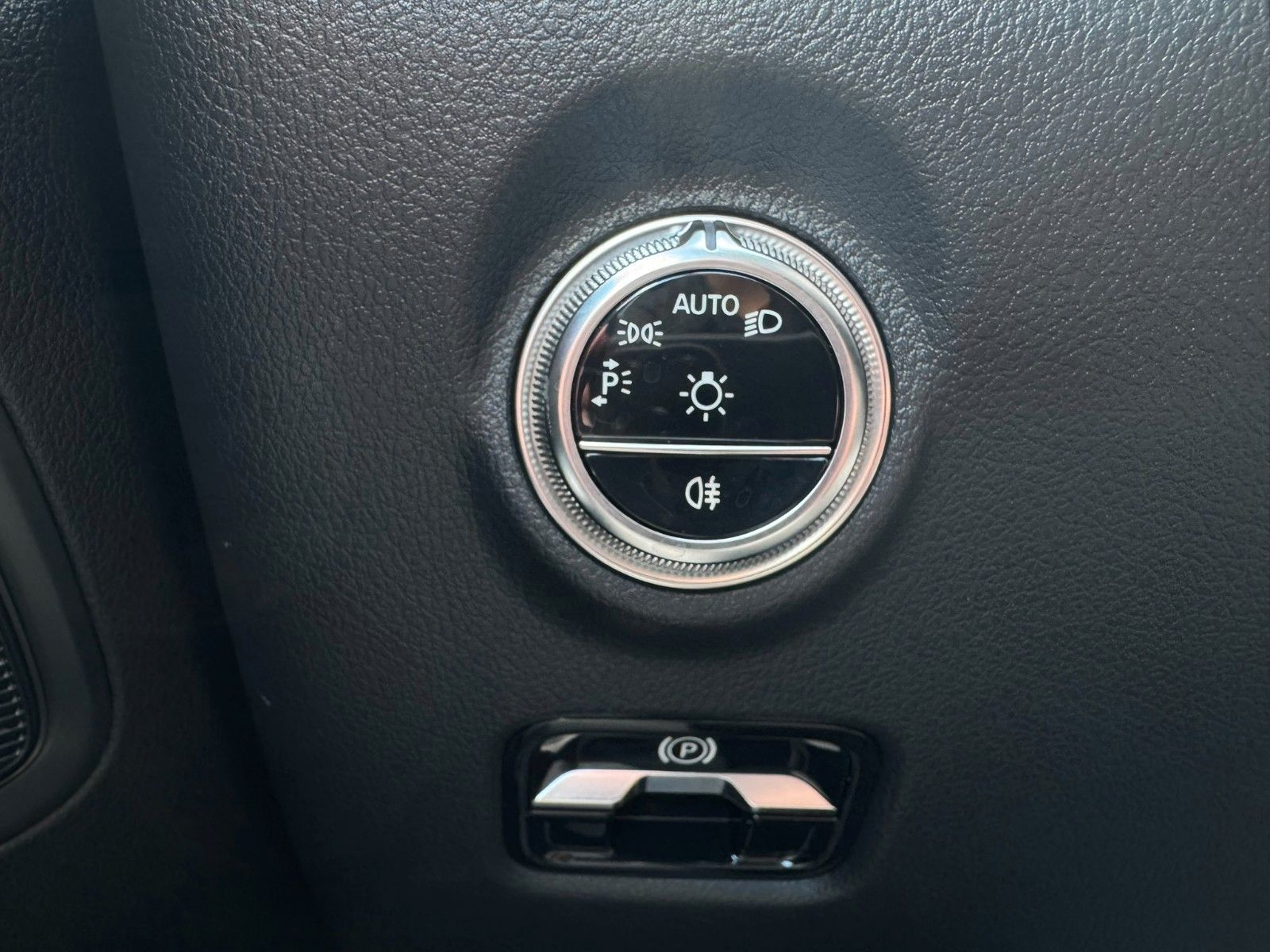 Fahrzeugabbildung Mercedes-Benz C 200 d T Avantgarde AHK+R-Kamera+Ambiente+Carp