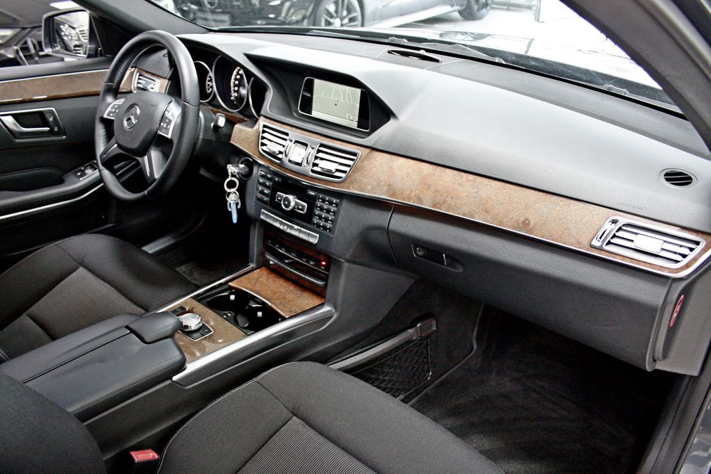 Mercedes-Benz E 200 d T ELEGANCE NAVI PDC LED SHZ NETTO 13.900