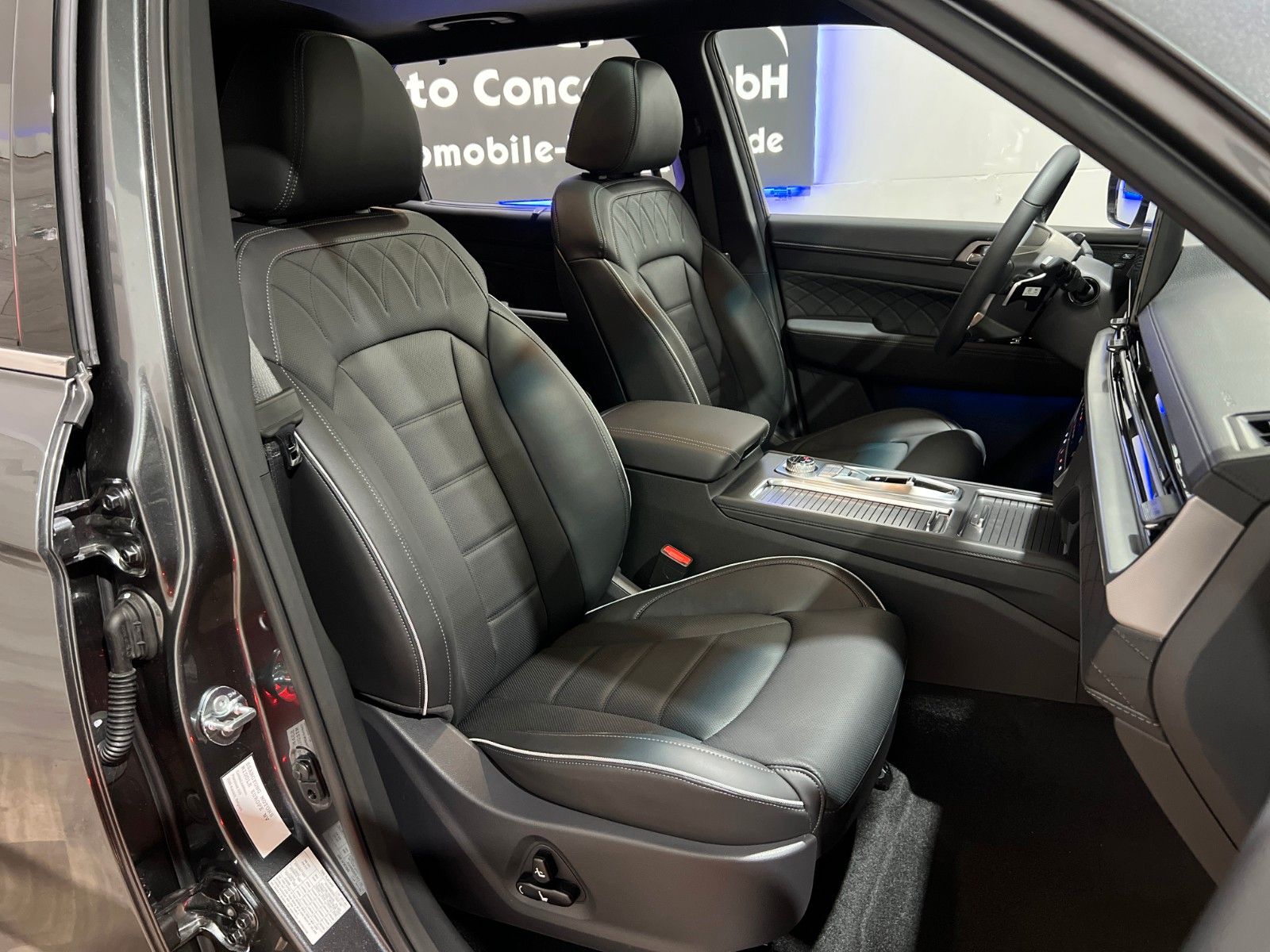 Fahrzeugabbildung Ssangyong KGM REXTON  Titanium Plus 4WD *7 Sitz*360*AHK*