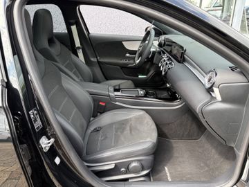Fahrzeugabbildung Mercedes-Benz A 200d Special Edition AMG Pano DAB Night Paket