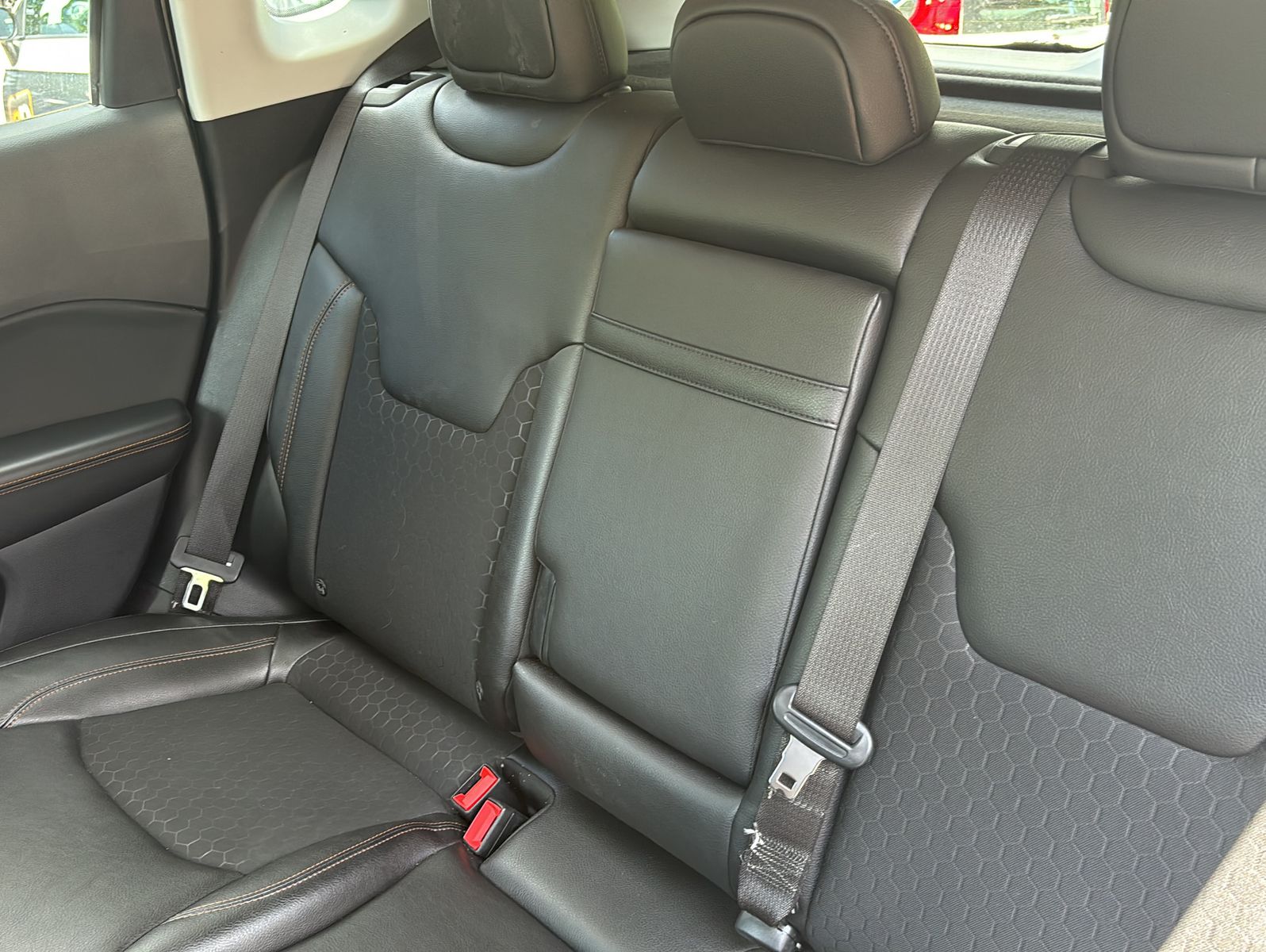 Fahrzeugabbildung Jeep Compass 1.3 T-GDI I4 LIMITED DCT 150 PS