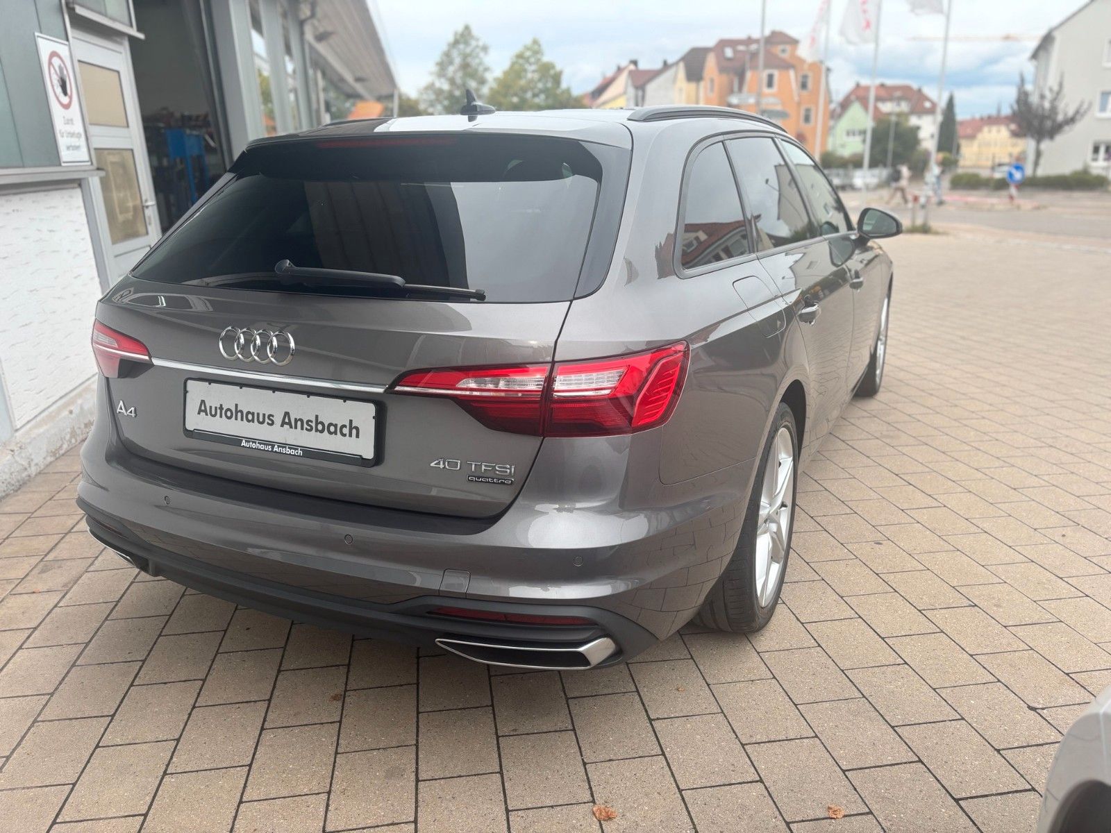 Fahrzeugabbildung Audi A4 Avant 40 TFSI quattro basis