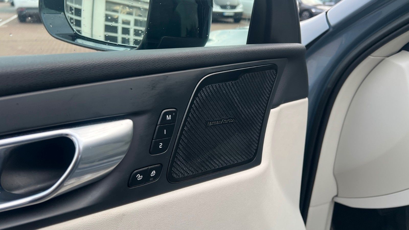 Fahrzeugabbildung Volvo XC60 B5 D Ultimate Dark AWD*360°*AHK*HUD*LUFT*