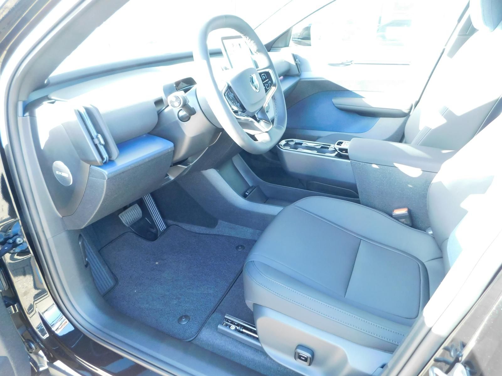 Fahrzeugabbildung Volvo EX30 single Motor ext. Range Plus Black Edition