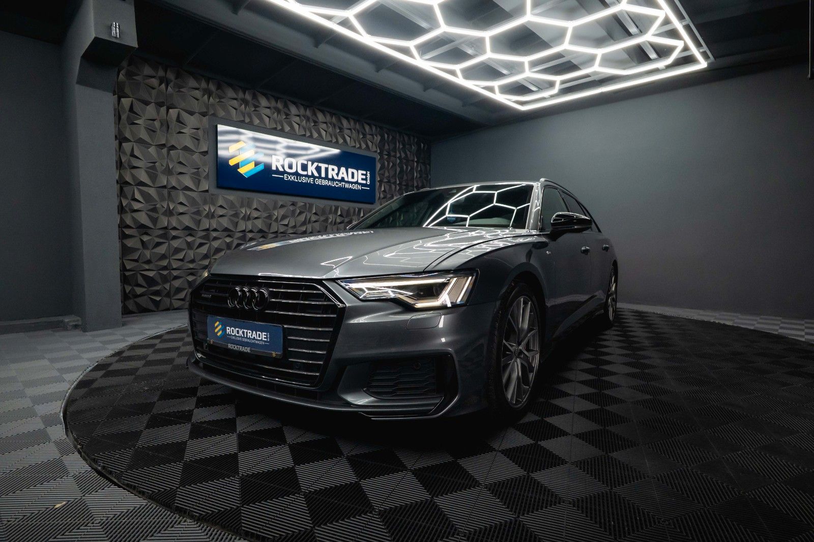 Fahrzeugabbildung Audi A6 Avant 55 TFSIe quattro S-Line Sport *LED*B&O*