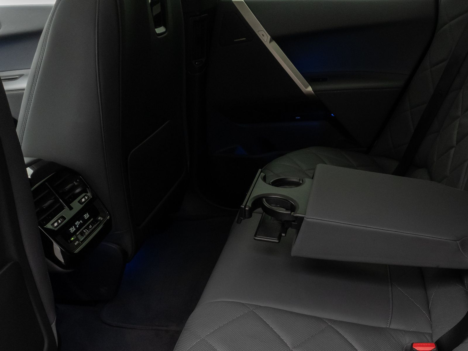 Fahrzeugabbildung BMW iX xD40 Sportpaket ACC 360° Laser SkyLounge 22"