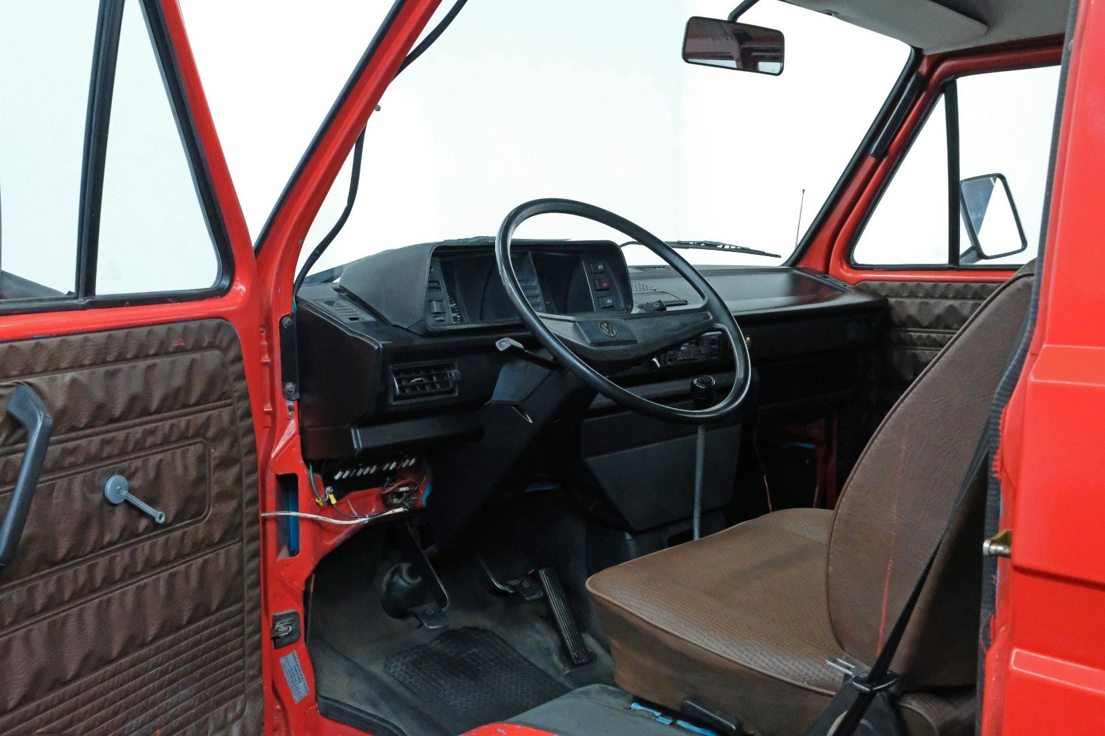 Fahrzeugabbildung Volkswagen T3 8-Sitzer verglast ex-FEUERWEHR OLDTIMER