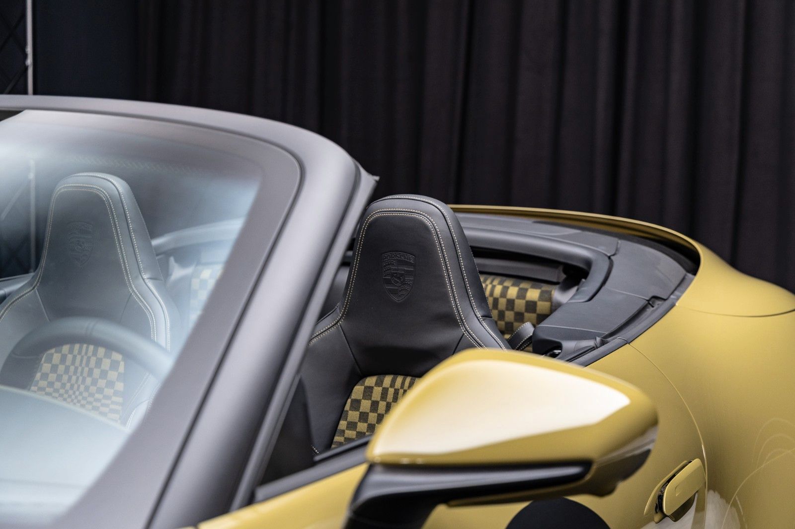 Fahrzeugabbildung Porsche 992.2 GTS Cabrio Spirit 70 + PCCB + Burmester