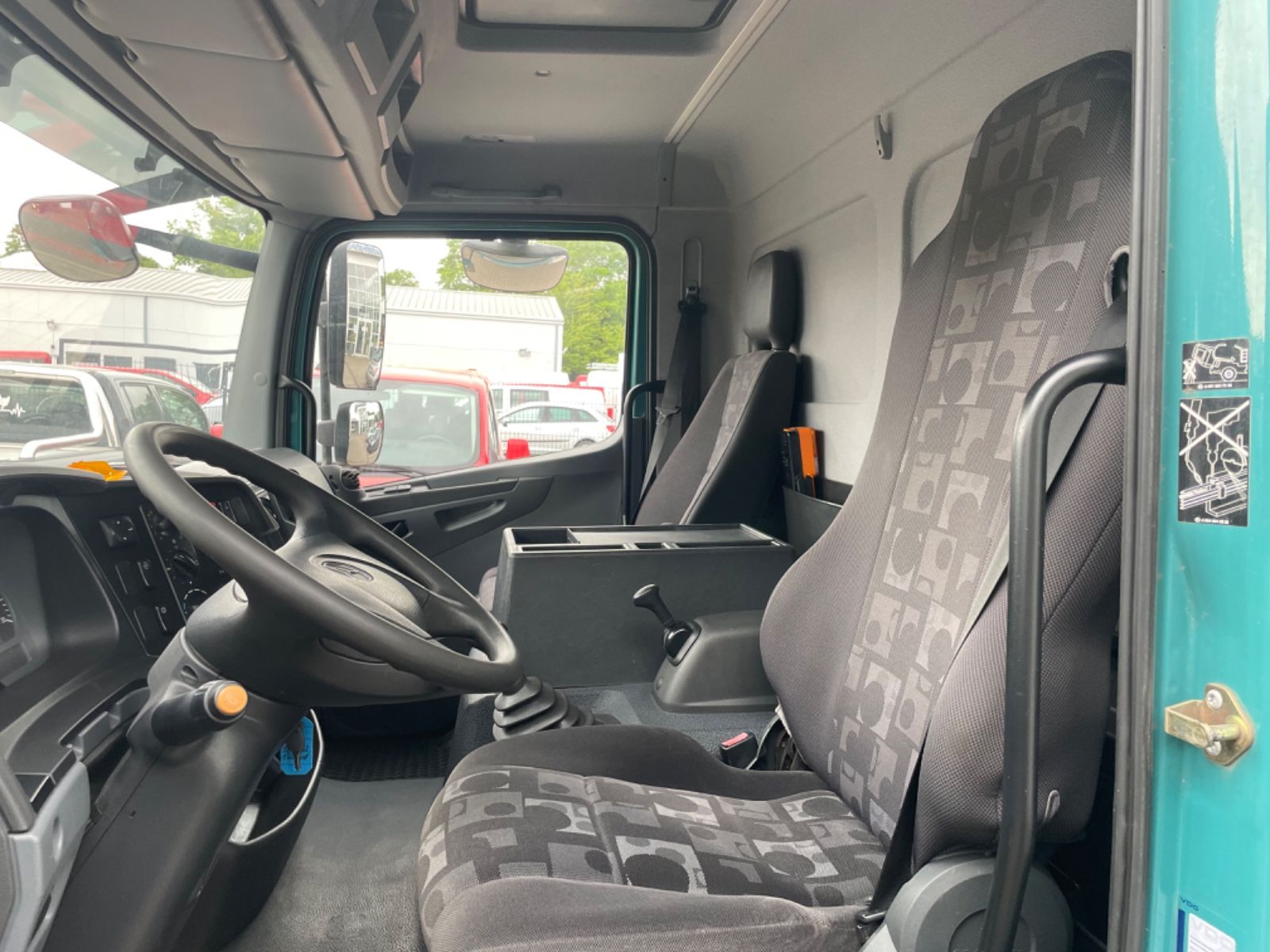 Fahrzeugabbildung Mercedes-Benz Atego 822 Pritsche Plane KRAN PALFINGER 3,3T