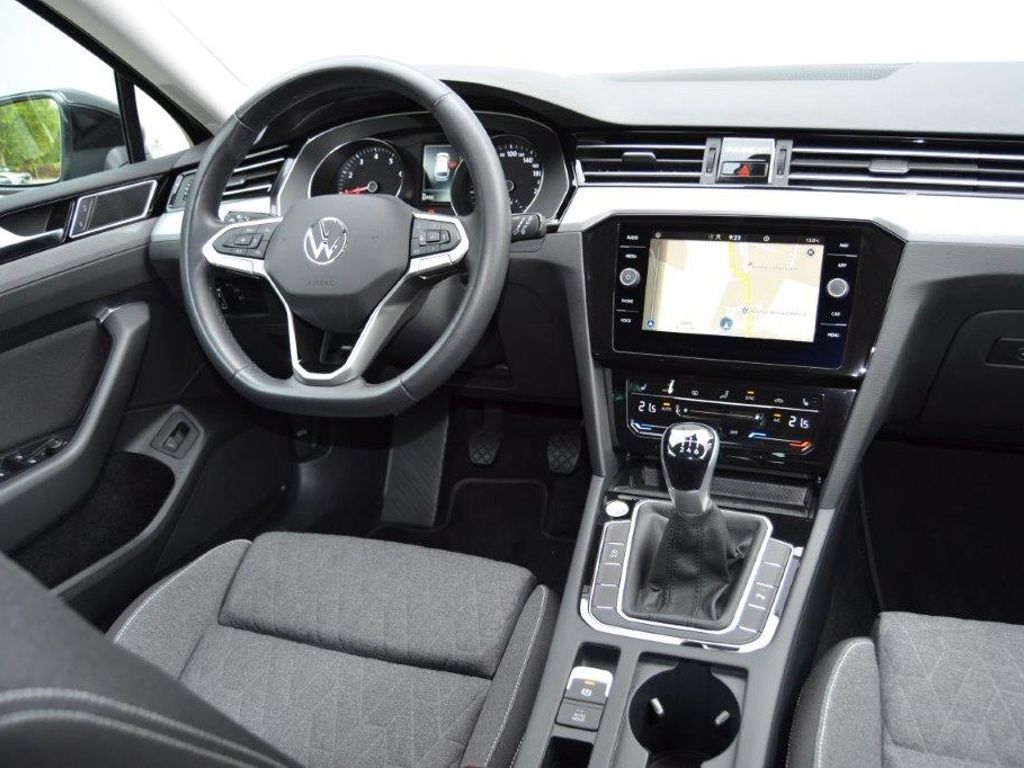 Passat Variant 1.5 TSI Business LED/NAVI+VZE+RFK