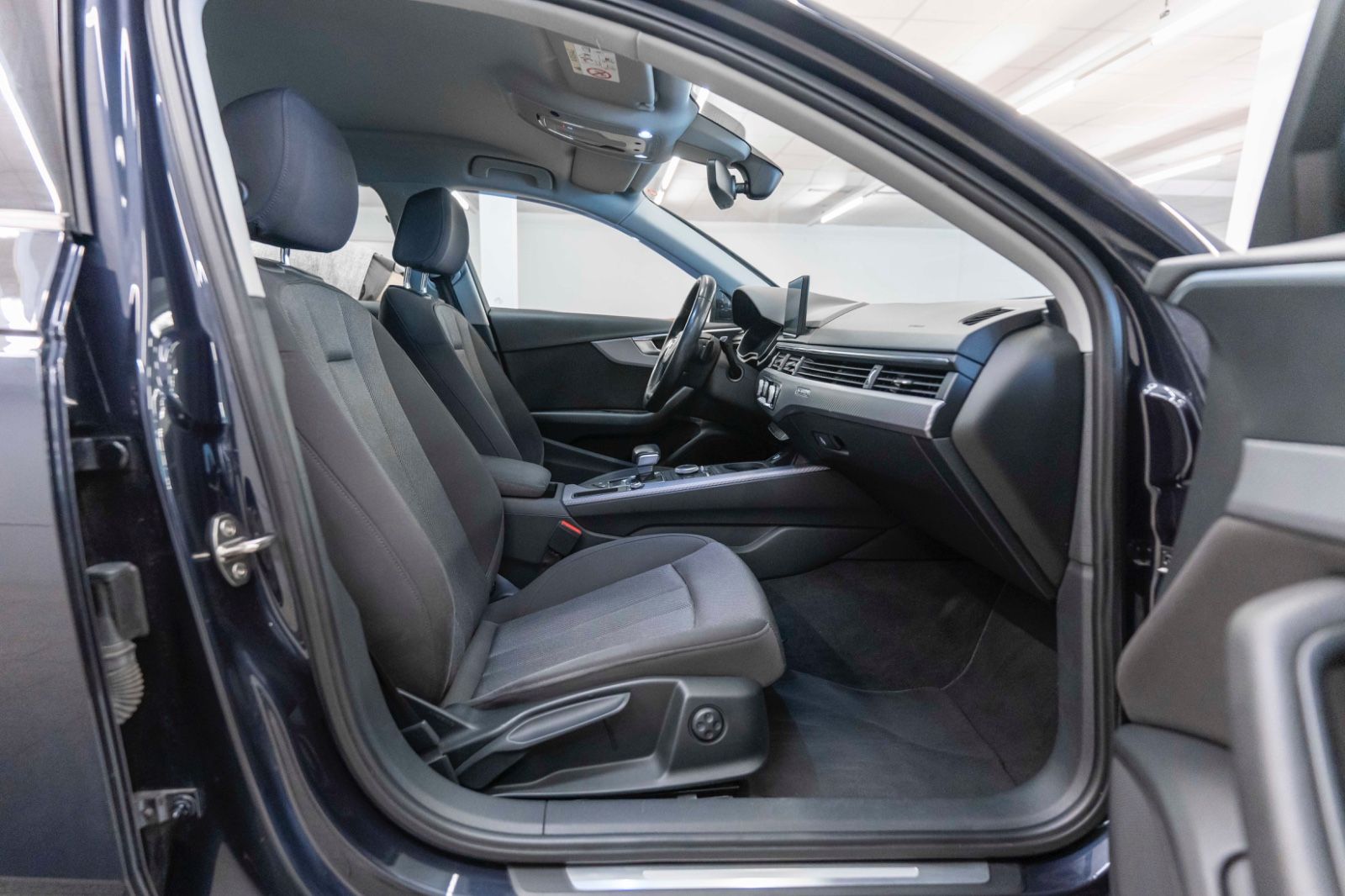 Fahrzeugabbildung Audi A4 Avant Quattro H&K ACC TOTW SHZ PDC NAV