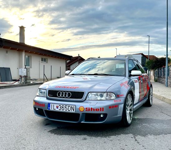 Audi RS4 2.7 quattro -