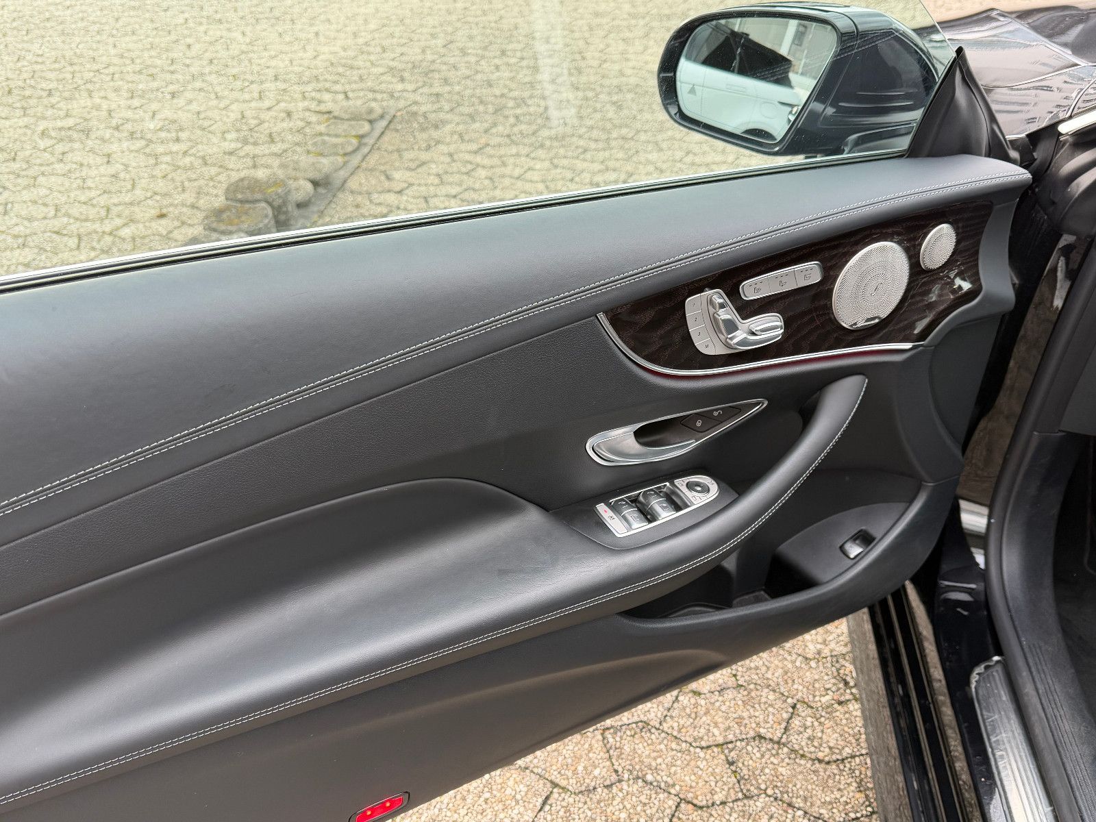 Fahrzeugabbildung Mercedes-Benz E 450 Cabrio AMG/BURMESTER/HUD/AMBIENTE/MASSAGE/