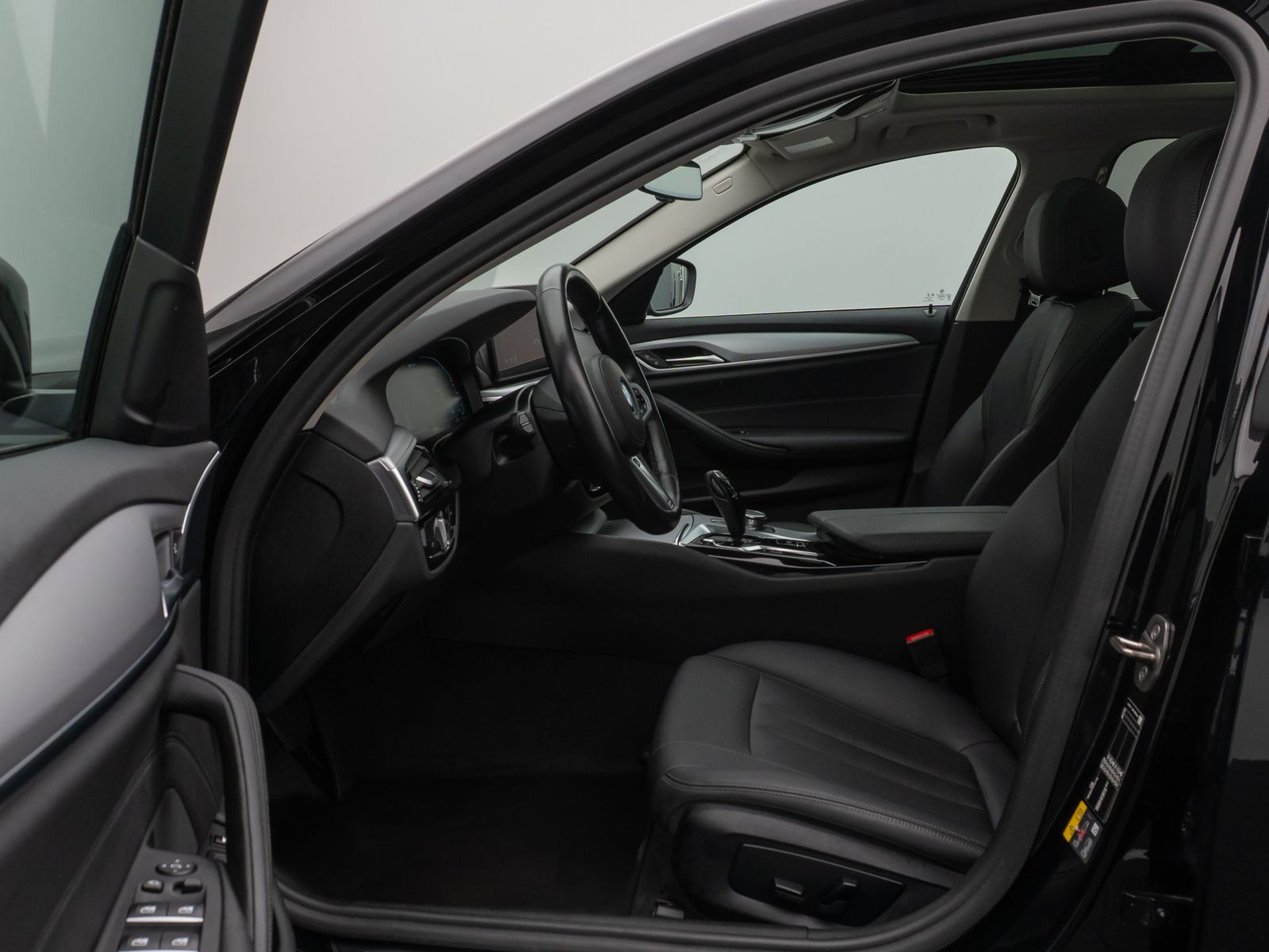 Fahrzeugabbildung BMW 530e Panorama Kamera DAB Leder Alarm AHK