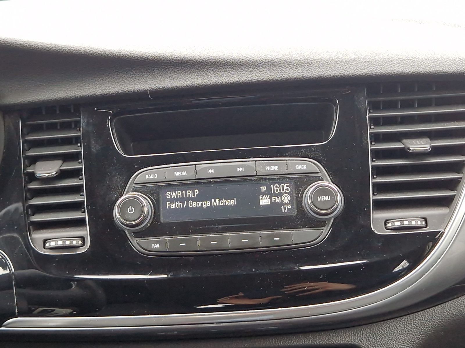 OPEL Mokka X 1.6 Selection Radio Klimaanlage – Bild 17