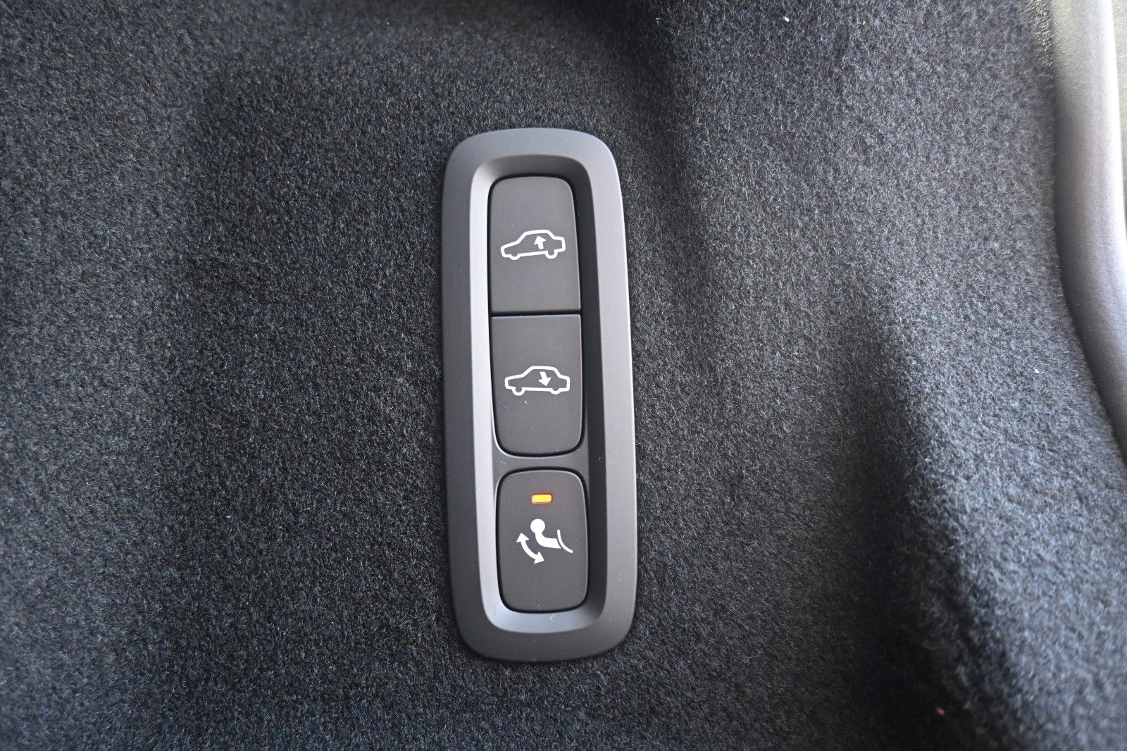 Fahrzeugabbildung Volvo XC60 B5 AWD Ultra Black Edition*LUFT*360*ACC*AHK