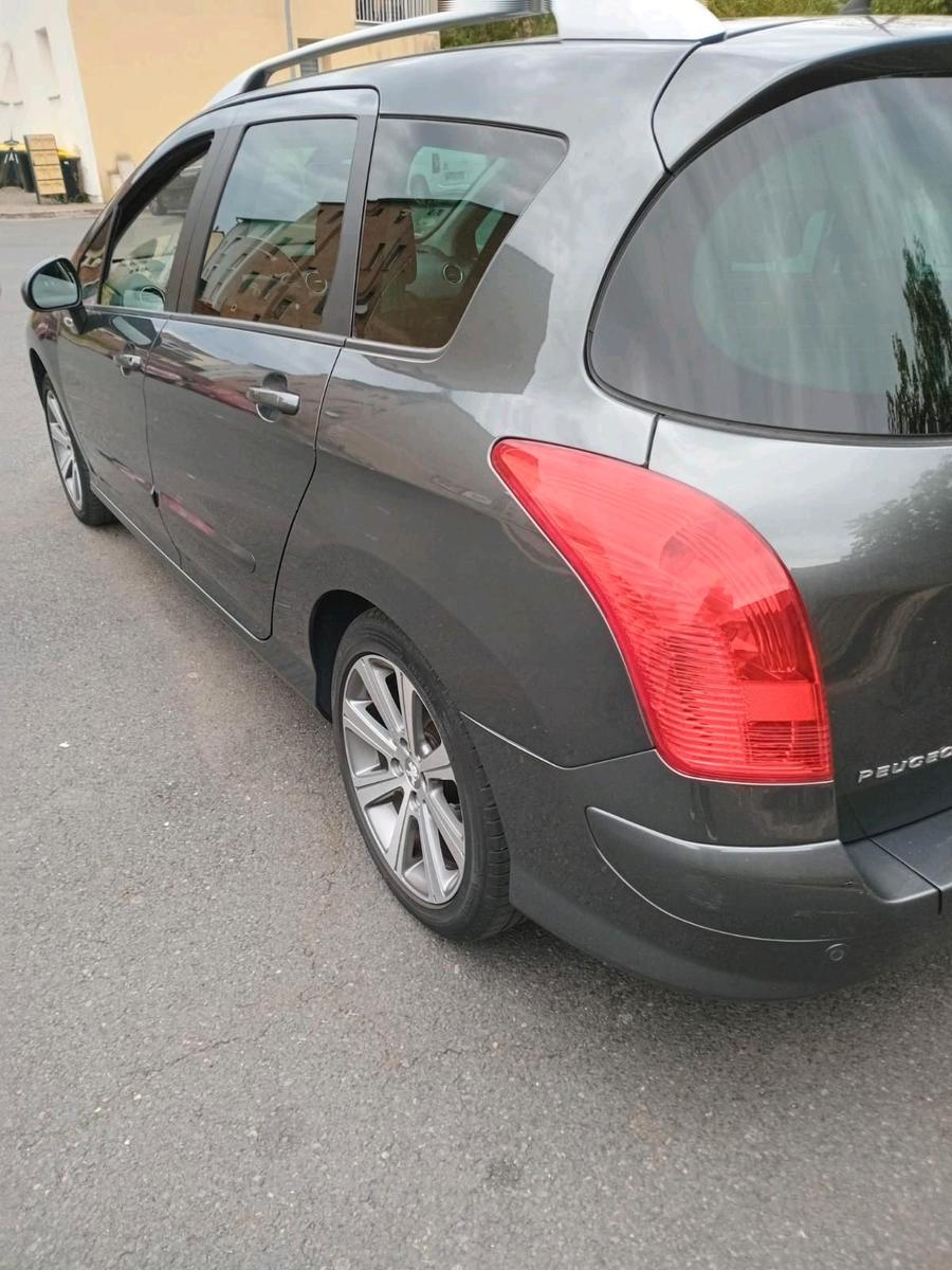 Peugeot 308 2011 — rear view