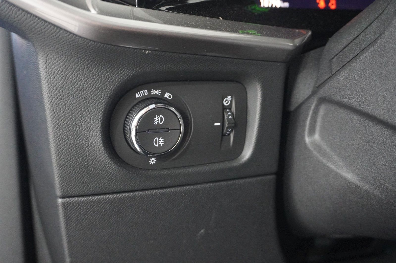 Fahrzeugabbildung Opel Mokka-e ULTIMATE 1-PHASIG NAVI/LED/KAMERA/DAB+