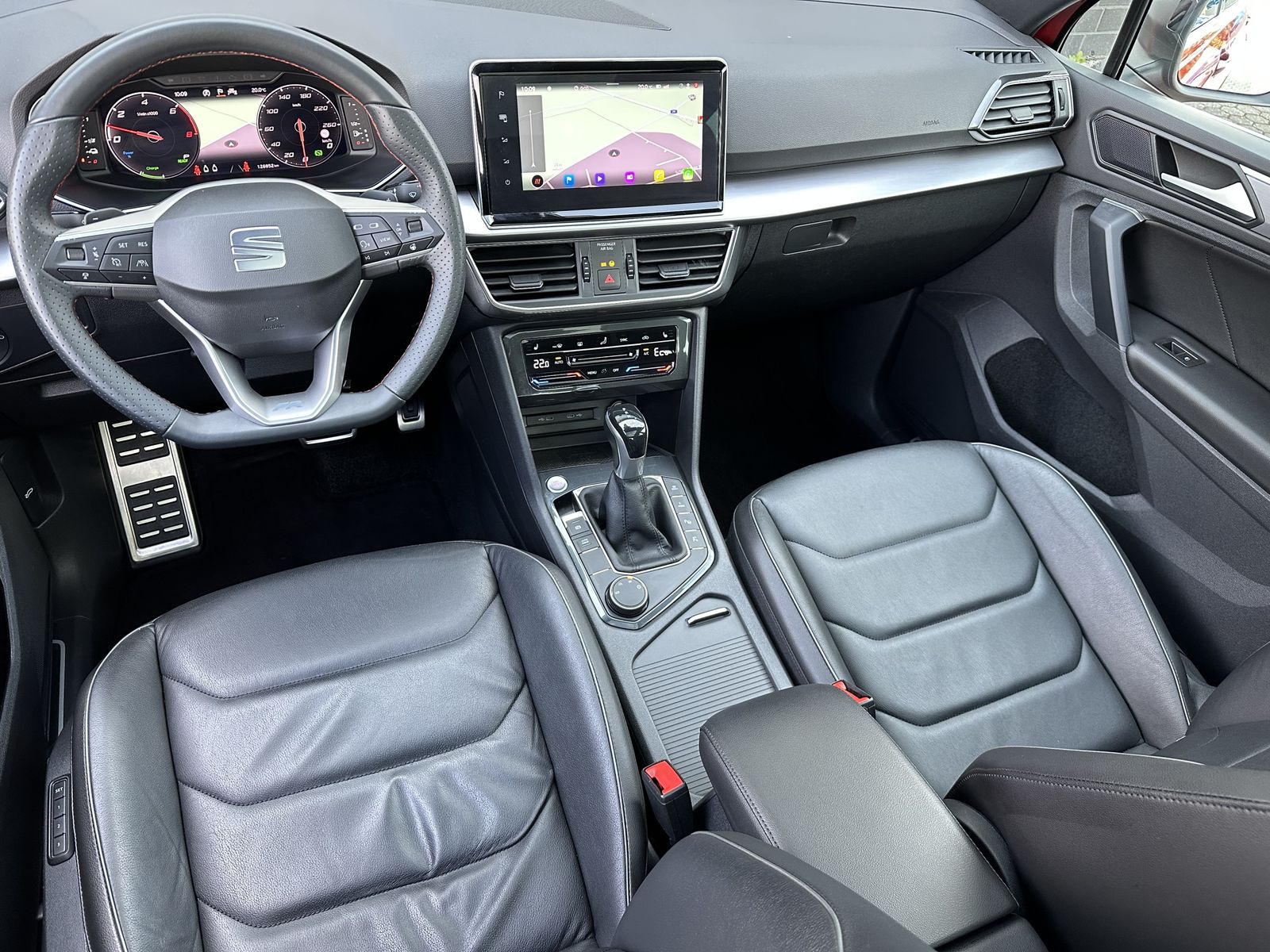 Fahrzeugabbildung SEAT Tarraco 1.4 TSI DSG FR e-Hybrid NAV+LED+AHK+PANO