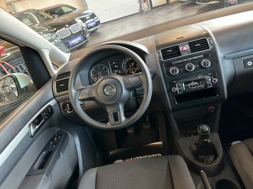 MYAUTOCENTER – Gebraucht- und Jahreswagen mit Werkstattservice in Pfaffenhofen Volkswagen Touran *7-SITZER*TÜV 827*2-ZONEN*PDC*DACHRELING