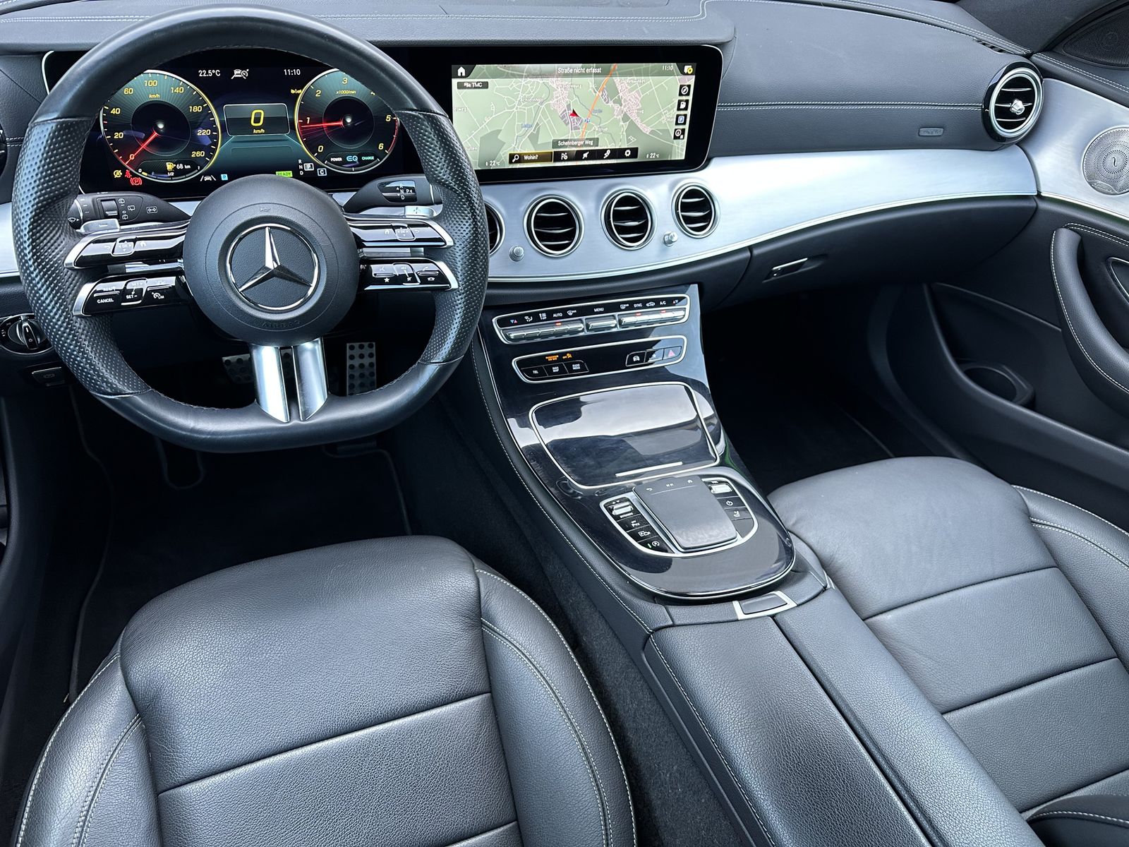 Fahrzeugabbildung Mercedes-Benz E 220d T AMG Line NAV+LED+ACC+HUD+KAM+AHK+18ZOLL