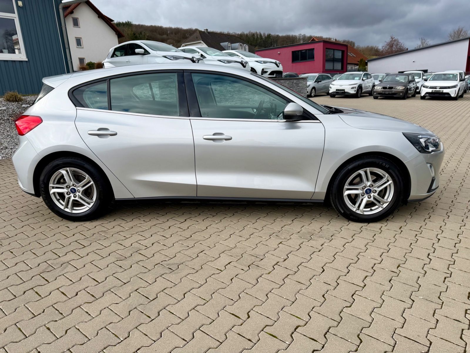 Fahrzeugabbildung Ford Focus Lim. Cool & Connect°Kamera°Navi°LED°1.Hand