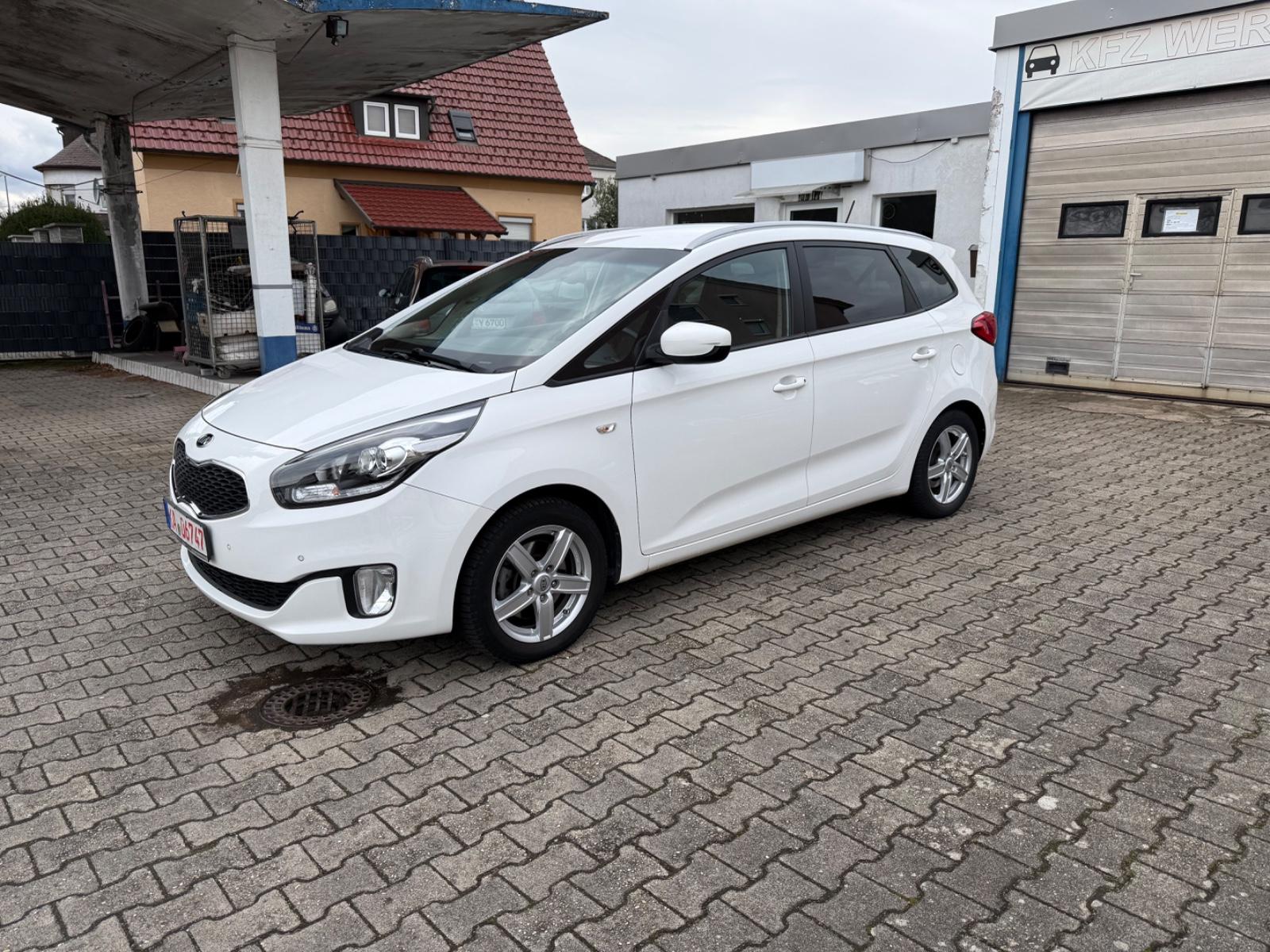 Kia Carens FIFA World Cup Edition 7 Sitzer +1. Hand