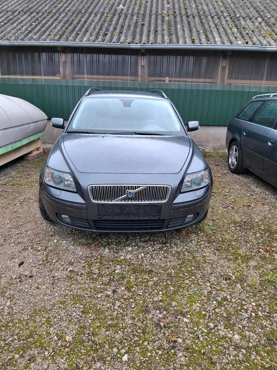 Volvo V50 2005 — rear view