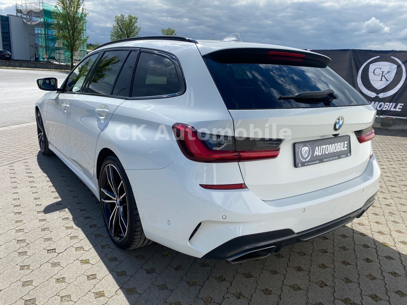 Fahrzeugabbildung BMW M340i Touring xDrive/Navi/HeadUP/Pano/360°