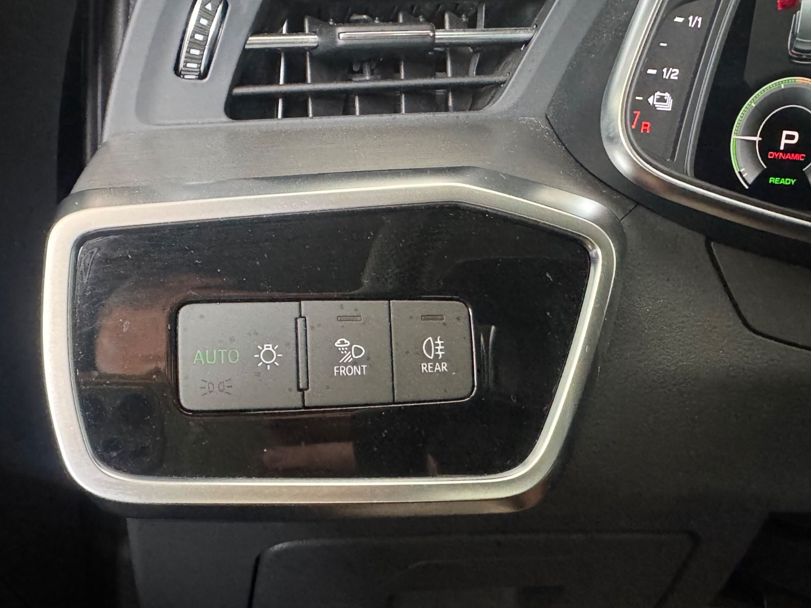 Fahrzeugabbildung Audi A6 55 TFSI e quattro/S-Line/HUD/LED/TeiLeder/360