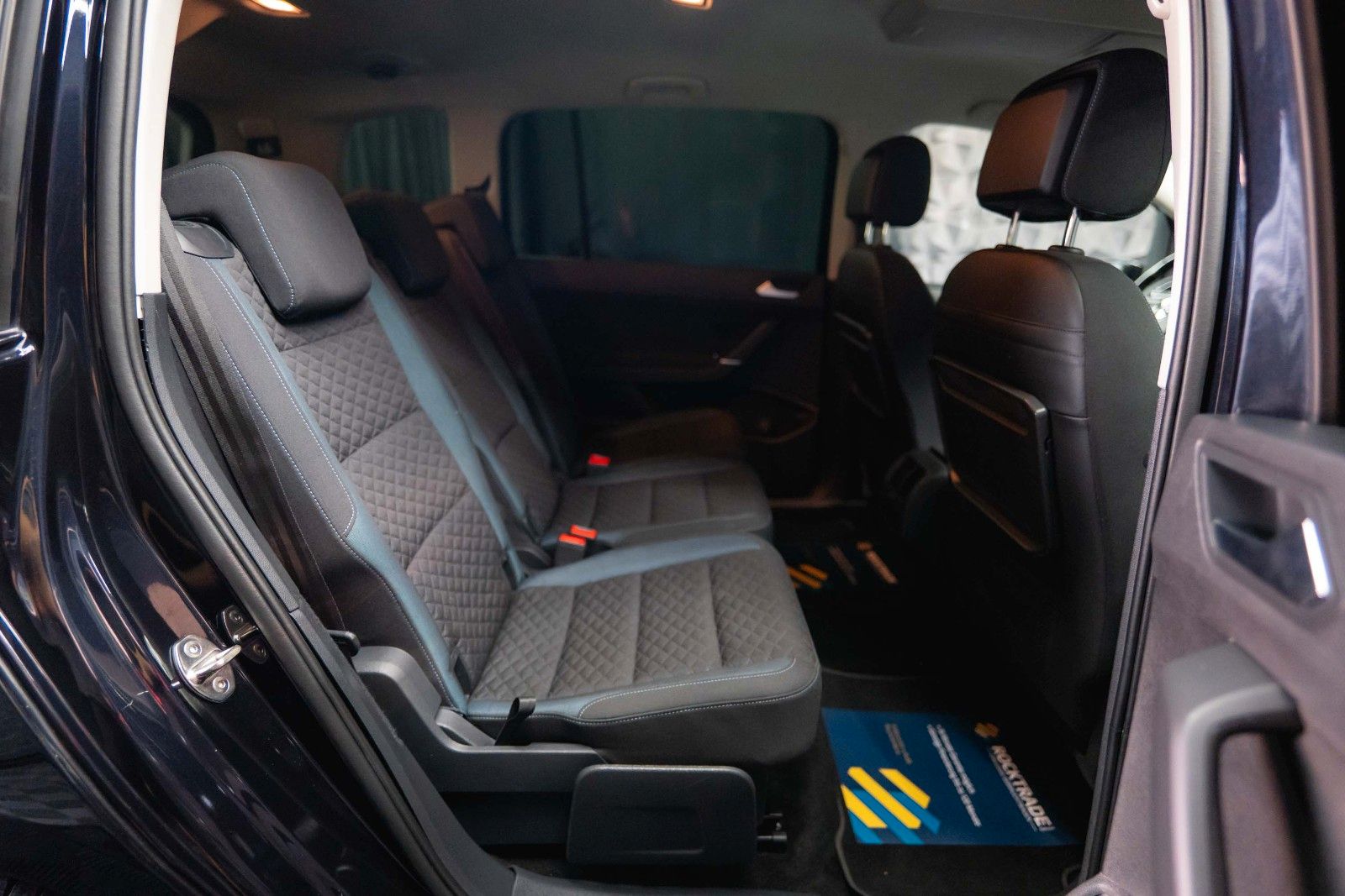 Fahrzeugabbildung Volkswagen Touran 1.6 Comfortline IQ.Drive | 7 Sitze | ACC