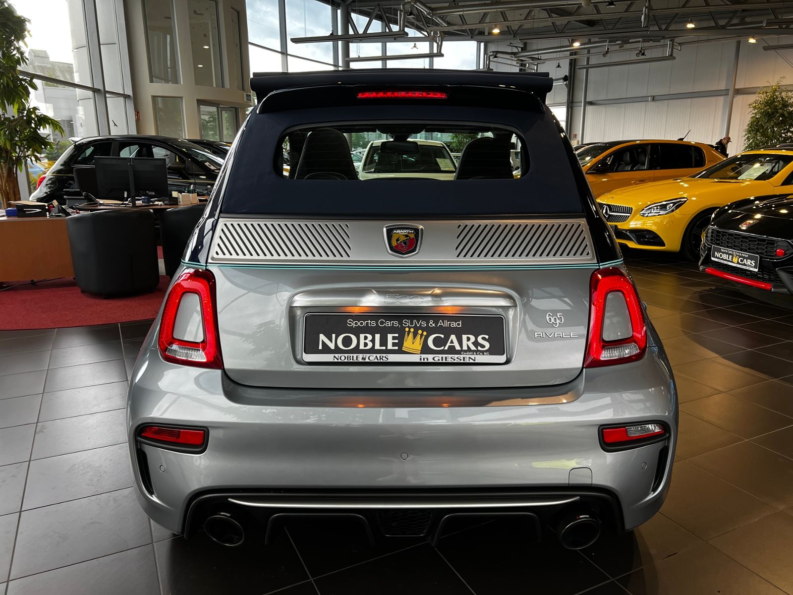 Fahrzeugabbildung Abarth 695C Rivale 175th Anniversary XEN NAVI LEDER Sit